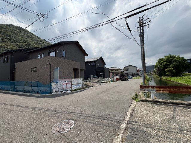 【商談中】タマタウン　岐阜市芥見中野畑（芥見小）　全４区画分譲の前面道路含む現地写真|「現地（2026年9月1日）撮影」　
■前面道路　
■ヤマダ不動産　株式会社リライフ