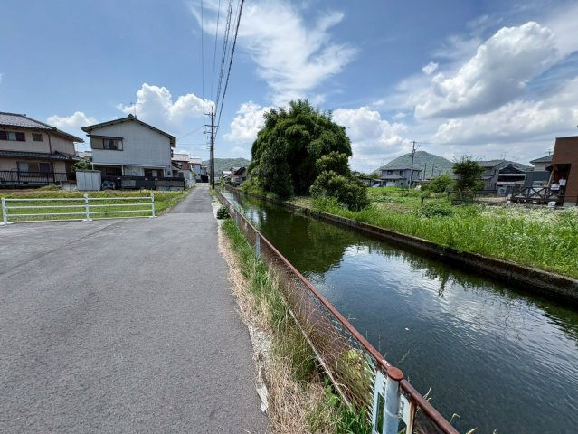 タマタウン　岐阜市芥見中野畑（芥見小）　全４区画分譲の前面道路含む現地写真|「現地（2026年7月17日）撮影」　
■前面道路　
■ヤマダ不動産　株式会社リライフ
