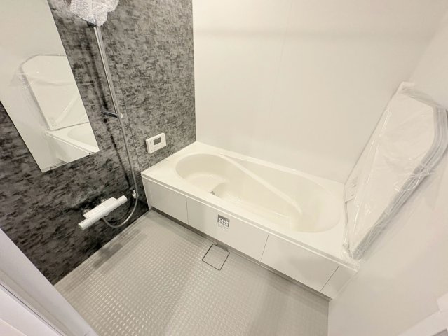 タマタウン　岐阜市芥見中野畑（芥見小）　全４区画分譲の浴室|雨天時の洗濯物も安心な換気暖房乾燥機も完備。お子さまやお年寄りが入浴しやすい、あんしん設計です。