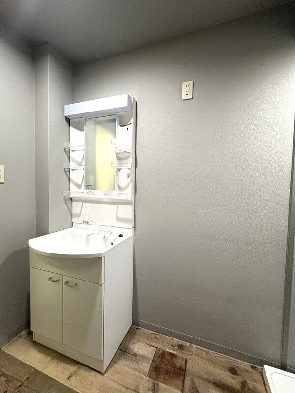 The Glade Residence Westの独立洗面台