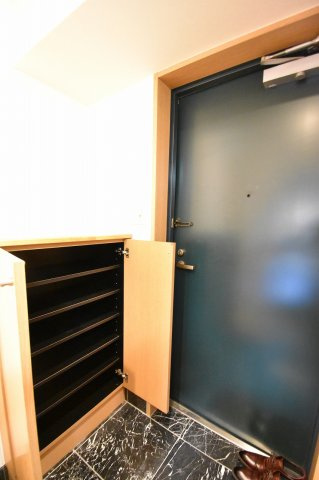 ディナスティ松屋町の玄関