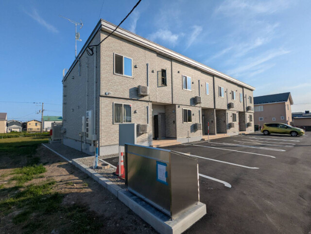苫小牧市もえぎ町２丁目のアパート