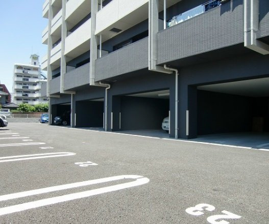 熊本市中央区新屋敷２丁目の賃貸マンションの駐車場