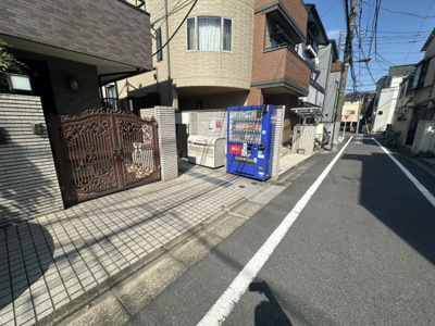 【エントランス】 | メゾネット平山