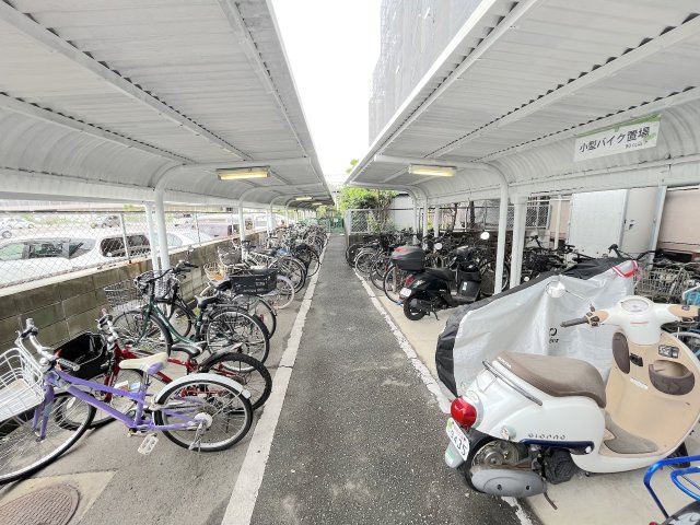 藤和奈多ハイタウンの駐輪場