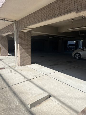 ハウゼ富士の駐車場