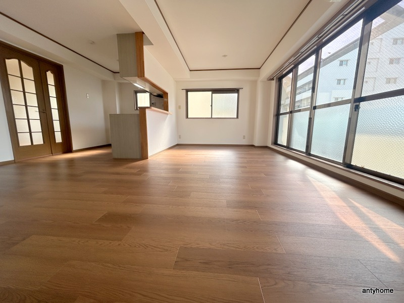 トミーズマンション　仲介手数料無料の居間・リビング