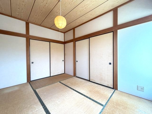リビングの隣の和室です！