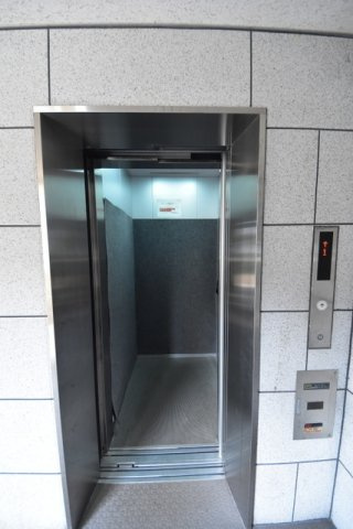 ウィズテリア港南のエントランス