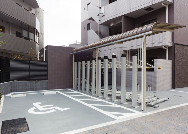 DIPS小竹向原の駐車場