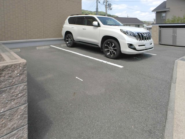 グランシャリオの駐車場