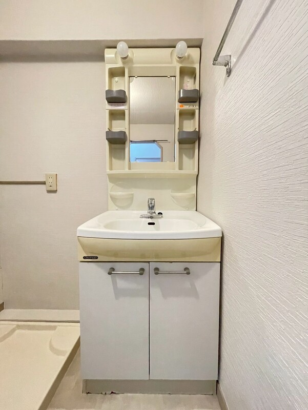 潮見台マンションの洗面所