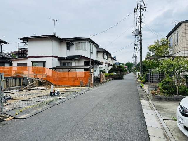 八王子市　北野台　新築一戸建ての前面道路含む現地写真|～北側5ｍ道路に面しています～