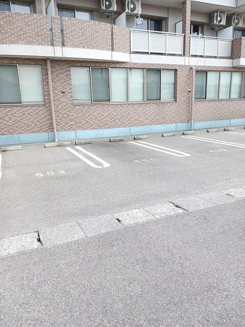 フィオーレ鏡川の駐車場|駐車場