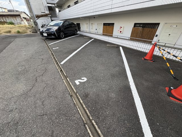 ビアンコ・ディ・モーラの駐車場