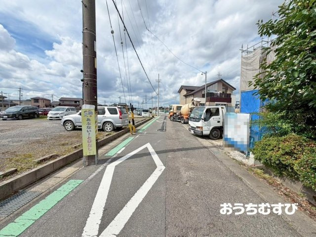 小牧市横内（全1棟）の前面道路含む現地写真