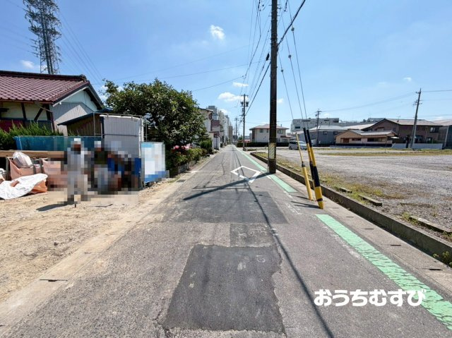 小牧市横内（全1棟）の前面道路含む現地写真