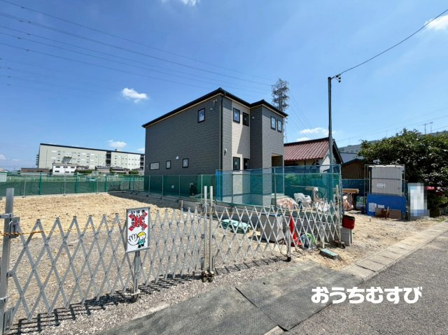 小牧市横内（全1棟）の前面道路含む現地写真