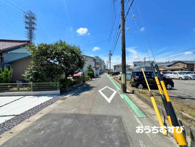 小牧市横内（全1棟）の前面道路含む現地写真