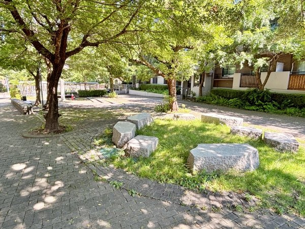 敷地内にある公園部分