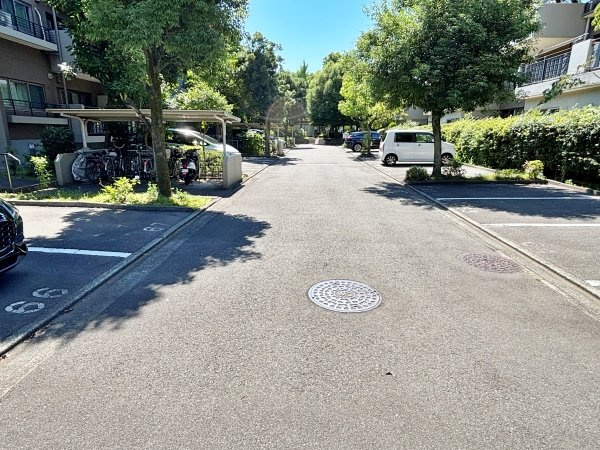 敷地内にある平置式駐車場