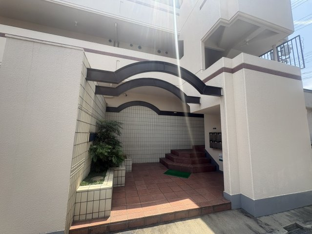 コスモハイツのエントランス
