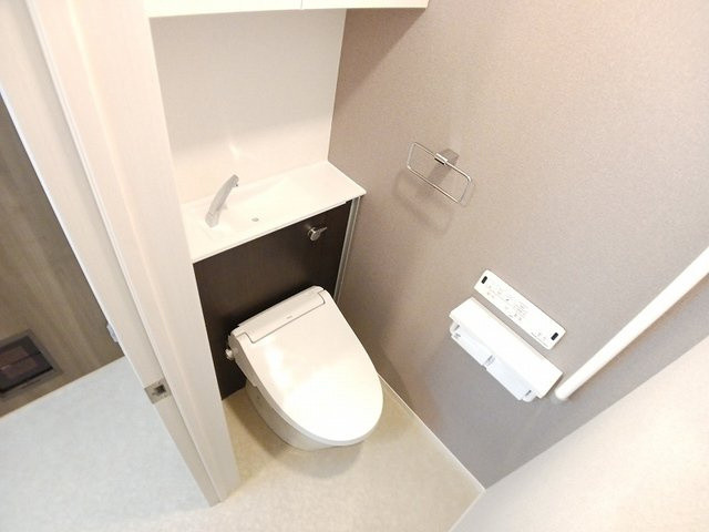 パークサイド小倉東Ⅰのトイレ|落ち着いた色調のトイレです