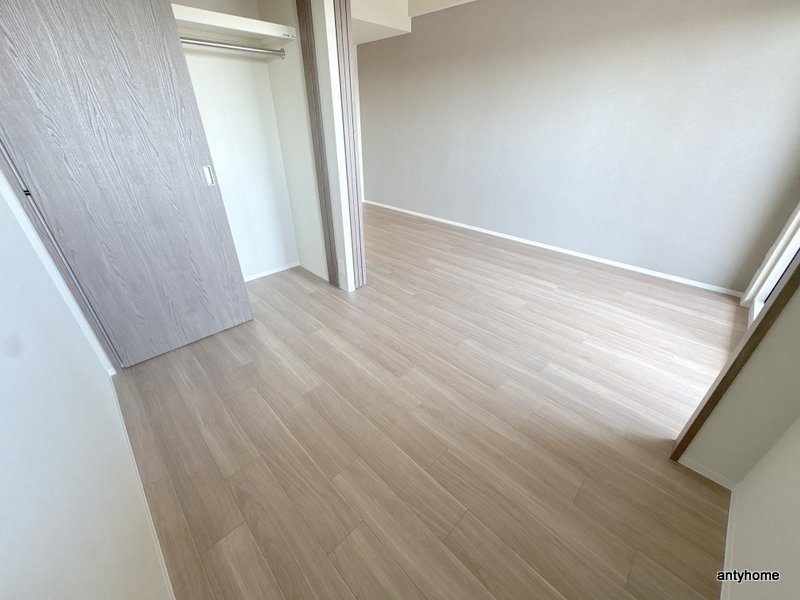 コンフォリア・リヴ淡路　仲介手数料無料の寝室