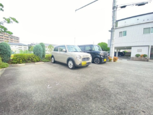 ラマージュⅢの駐車場