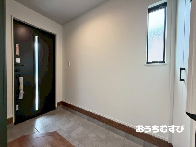 春日井市白山町(全3棟)の玄関