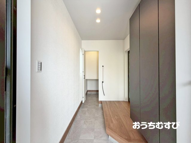 春日井市白山町(全3棟)の玄関