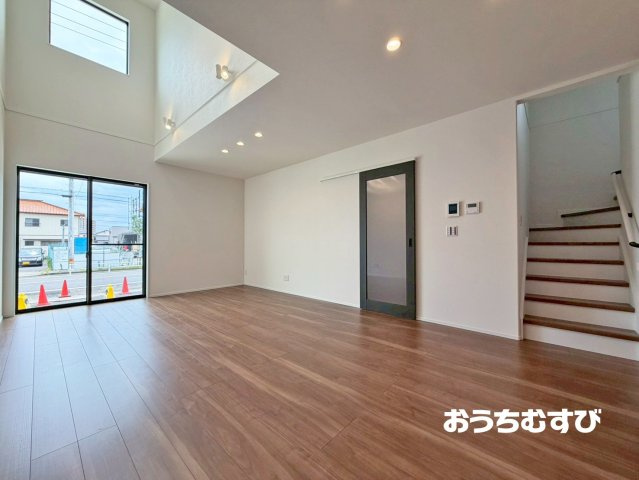 春日井市白山町(全3棟)の居間・リビング