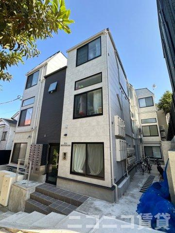 新宿区弁天町のアパートの外観