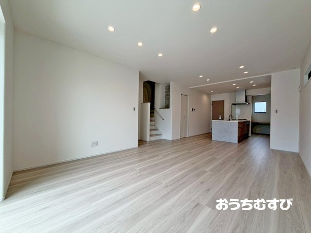 春日井市白山町(全3棟)の居間・リビング