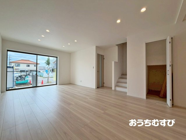 春日井市白山町(全3棟)の居間・リビング