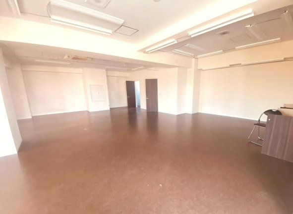 百々西町 107ビルの内装
