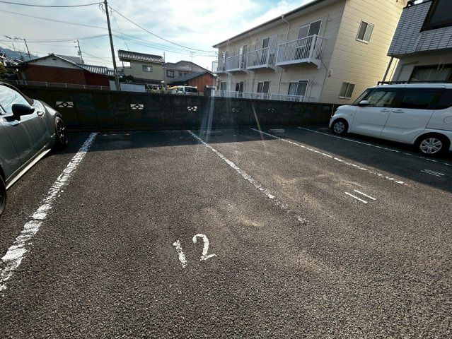 アーバンコート河内町の駐車場