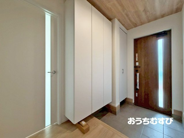 春日井市白山町(全3棟)の玄関