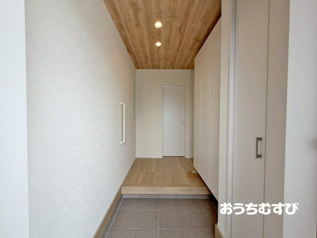春日井市白山町(全3棟)の玄関