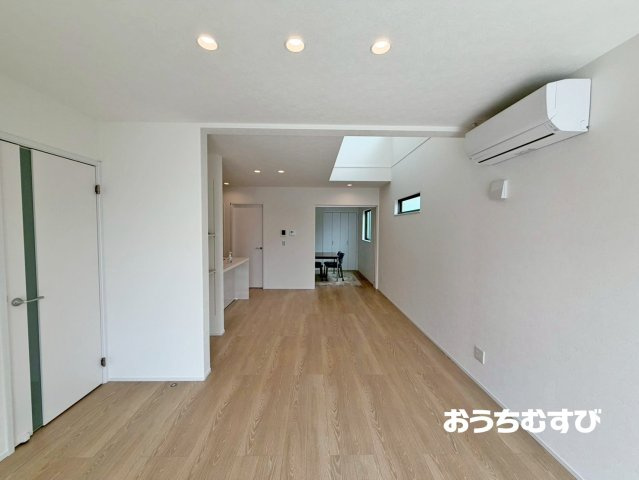 春日井市白山町(全3棟)の居間・リビング