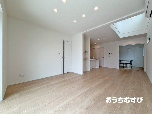 春日井市白山町(全3棟)の居間・リビング