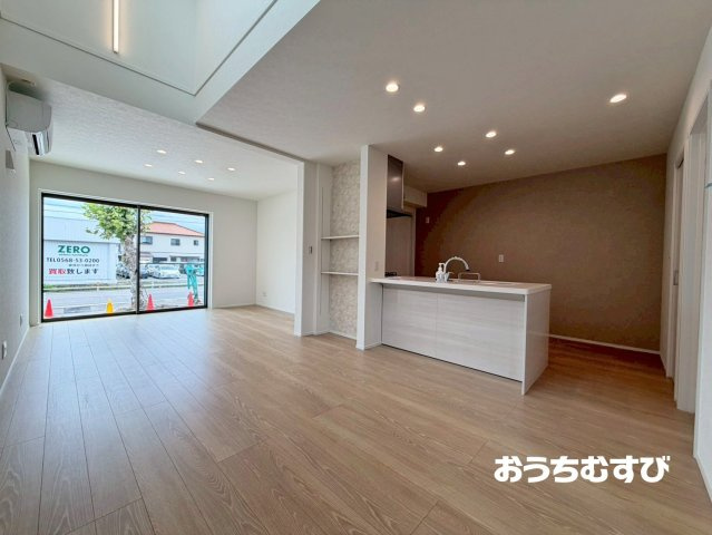 春日井市白山町(全3棟)の居間・リビング