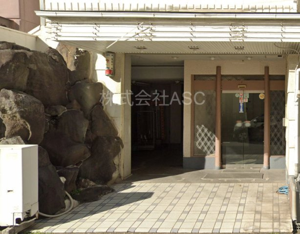 ヴィラひらの　貸店舗のエントランス