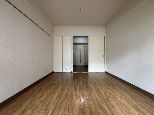 メゾンセルクルの居間・リビング