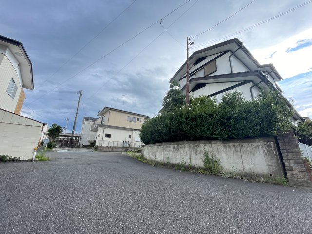 郡山市久留米一丁目　戸建の前面道路含む現地写真