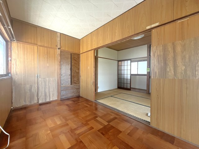 北長柄町貸家の洋室