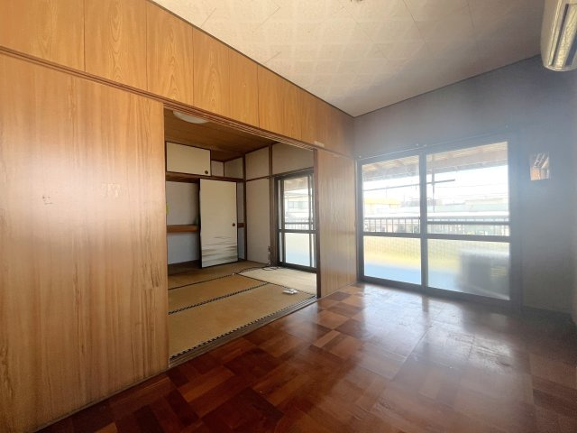 北長柄町貸家の洋室