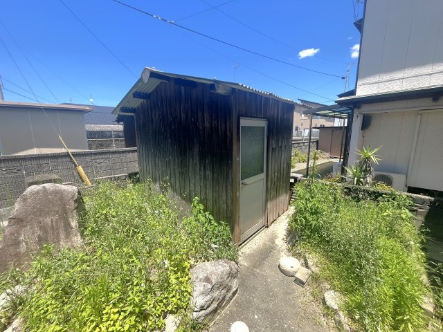 北長柄町貸家の庭