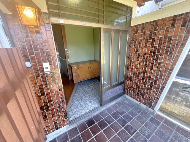 北長柄町貸家の玄関