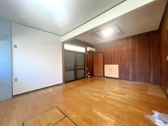 北長柄町貸家の居間・リビング